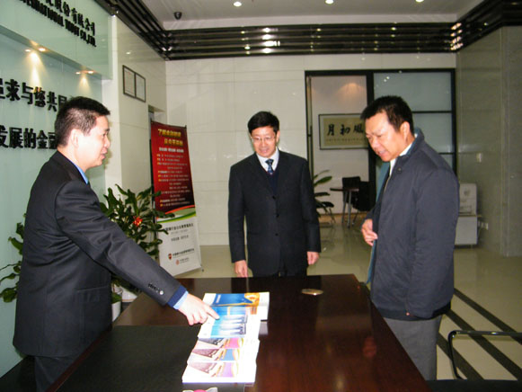 柯卡生主任視察理財(cái)中心